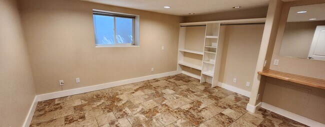 Building Photo - Columbine1104 (CW-KS)