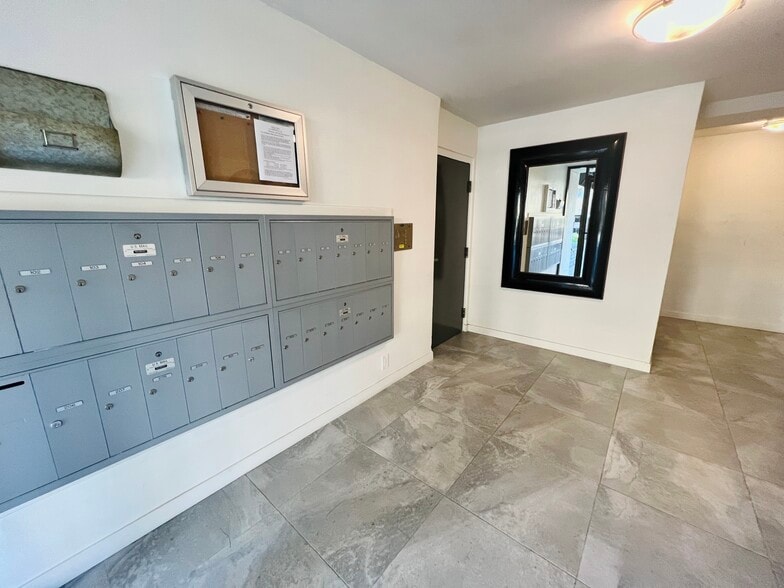 Building Photo - 700 Westmount Dr