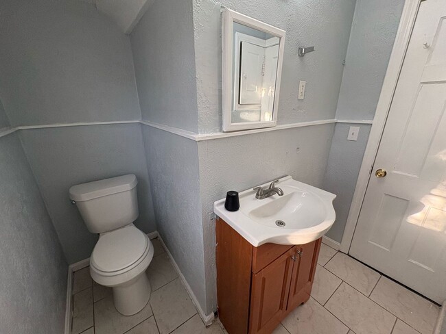 Building Photo - Charming 3 Bedroom for Rent In Cleveland H...