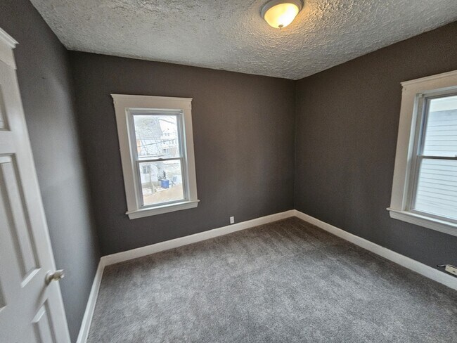 Building Photo - 440 E 115th St