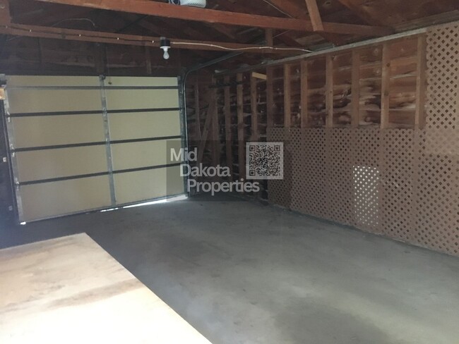 Building Photo - 517 N Duff St