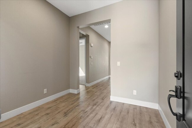 Building Photo - Lovely Home!