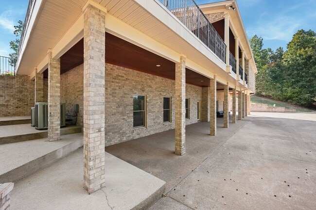 Building Photo - 1079 Ridgecrest Dr