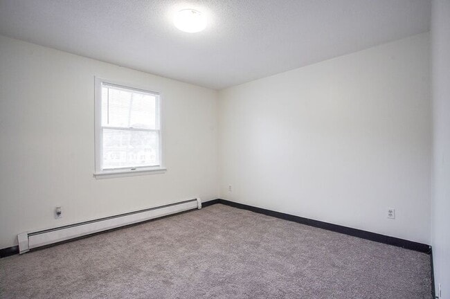 Building Photo - 878 St James Ave