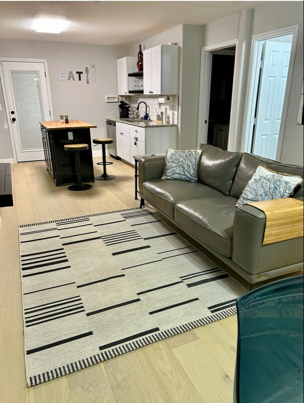 Building Photo - 2216 Pine St