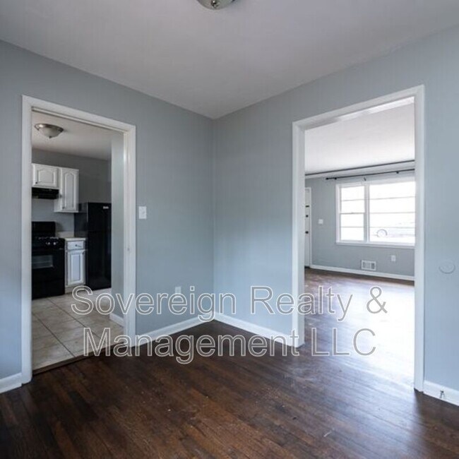 Building Photo - 4085 Kenora Dr SW