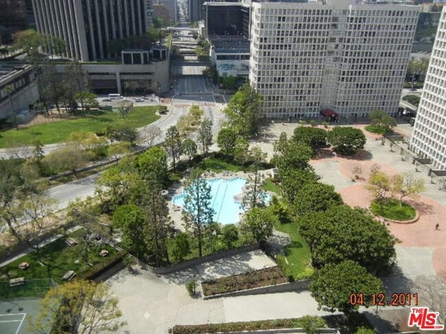 Building Photo - 800 W 1st St