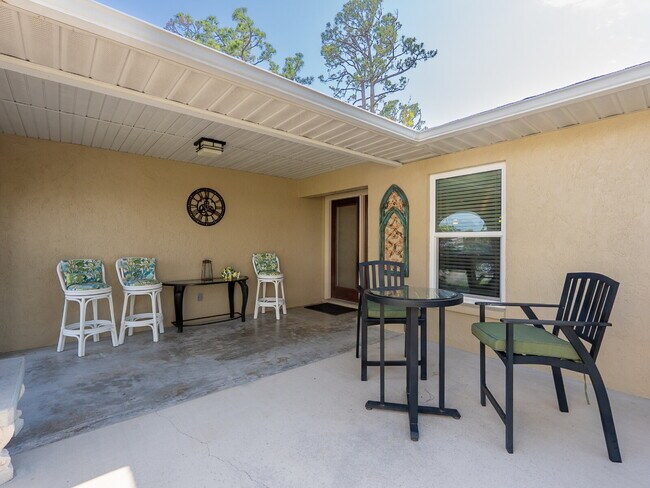Building Photo - Luxury Seasonal Furnished Rental "Charming...