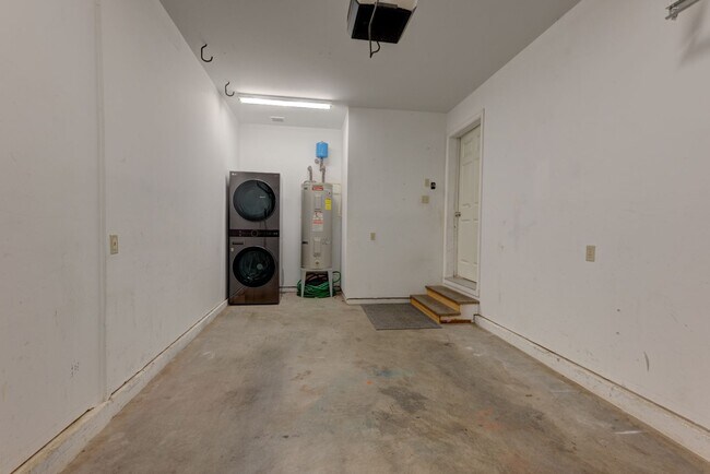Building Photo - 563 NE Kettle St