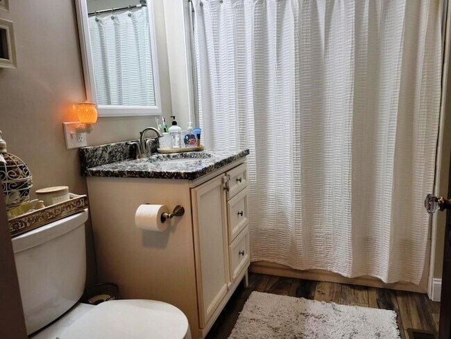 Building Photo - 352 Chandler St