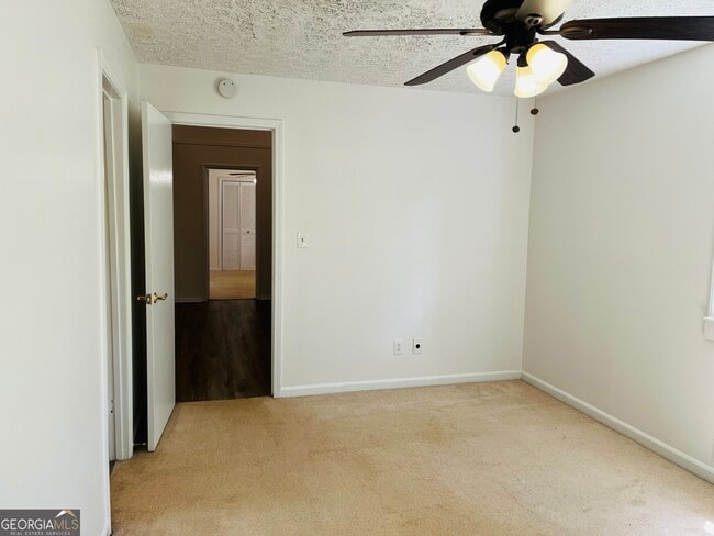 Building Photo - 2289 Roscoe Rd