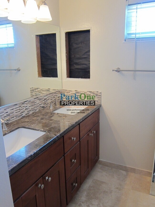 Building Photo - 4 Bedroom Livbermore Home Now Available!