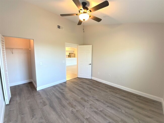 Building Photo - ** FAIRWAY PRESERVE ** 3 BED / 2 BATH COND...