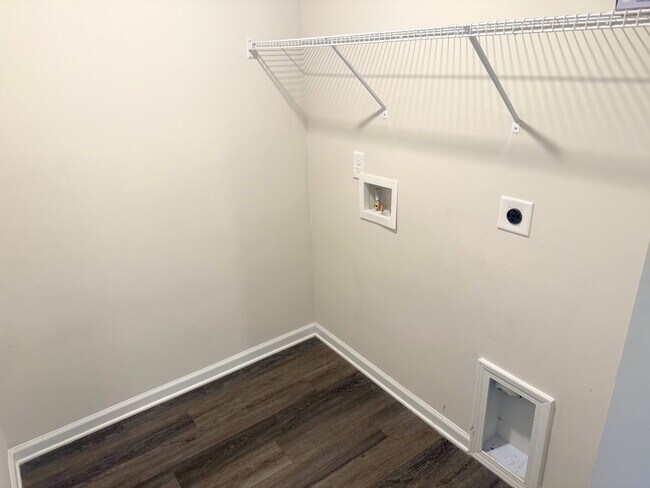 Building Photo - 106 White Rapids Way