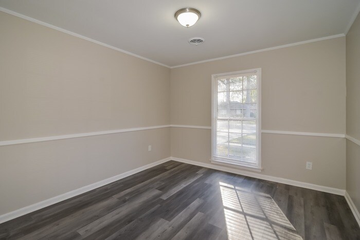 Building Photo - 553 E Moye Dr