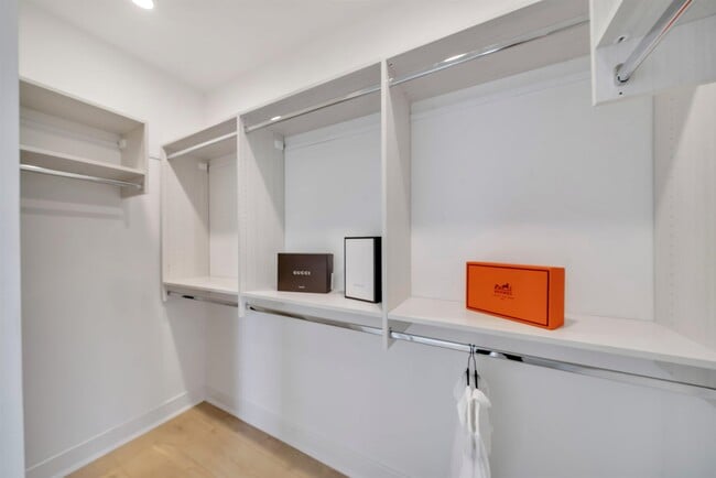 Building Photo - 7 SCENIC Ter