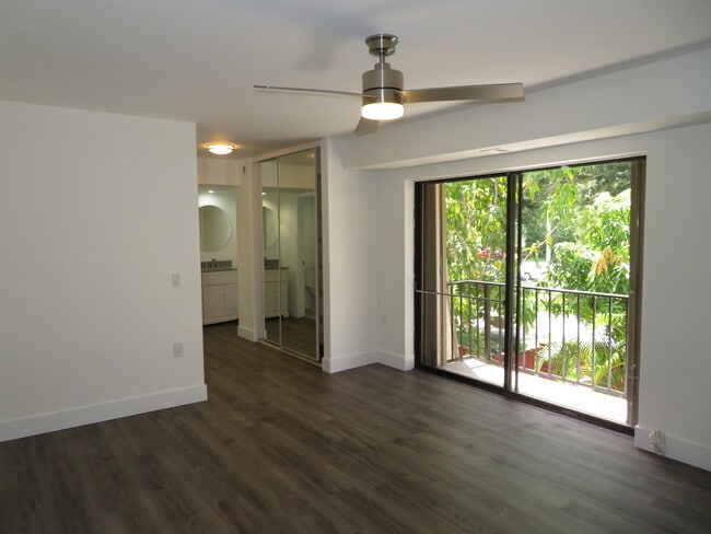 Building Photo - 1700 Embassy Dr
