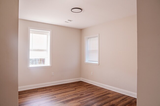 Building Photo - 1042 Edmondson Ave