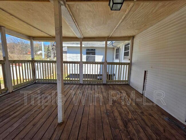 Building Photo - 1413 Nannette St