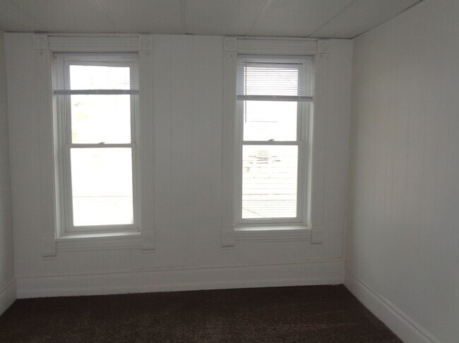 Building Photo - 746 Rose St