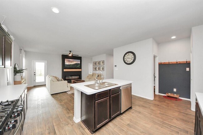 Building Photo - 5426 Clover Blossom Ln