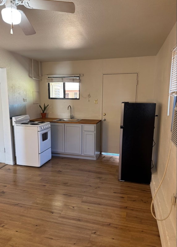 Building Photo - 1540 E Miles St