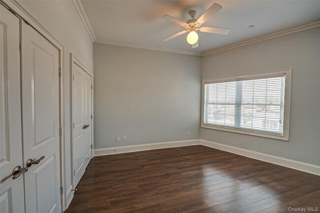 Building Photo - 2-2F Stewart Ave