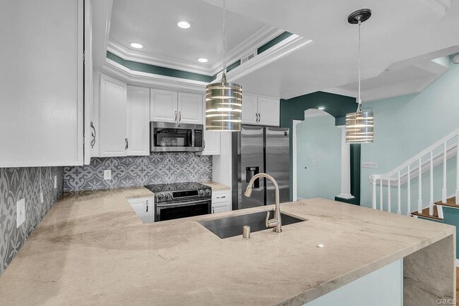 Building Photo - 6314 Marina Pacifica Dr S