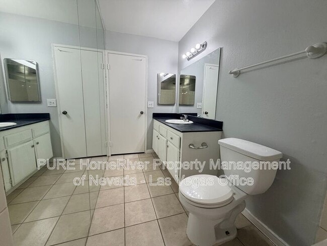Building Photo - 1405 E Vegas Valley Dr