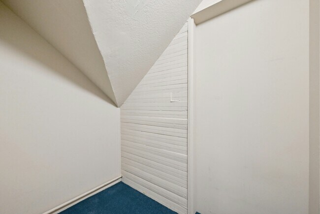 Building Photo - 288 S Van Dien Ave
