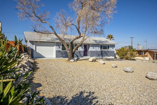 Building Photo - Beautiful 2 Bedroom Home