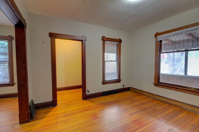 Building Photo - SL AAC907