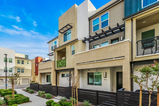 Building Photo - 7631 University Ave