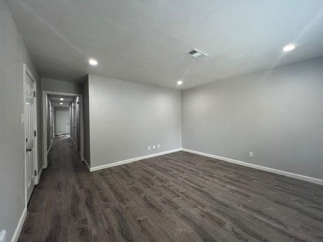 Building Photo - 304 N Oak St