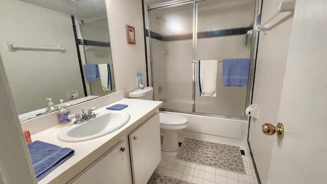 Building Photo - 2455 Lindell Blvd
