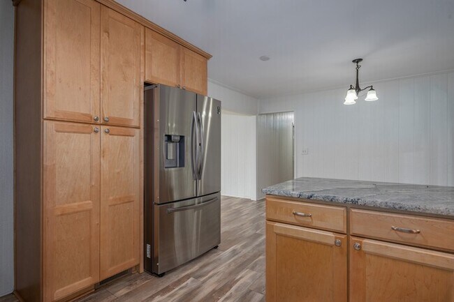 Building Photo - 87 E Hill St