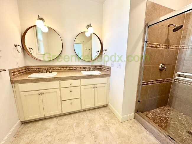 Building Photo - Secure and Beautiful 3-Bedroom 2.5-Bathroo...