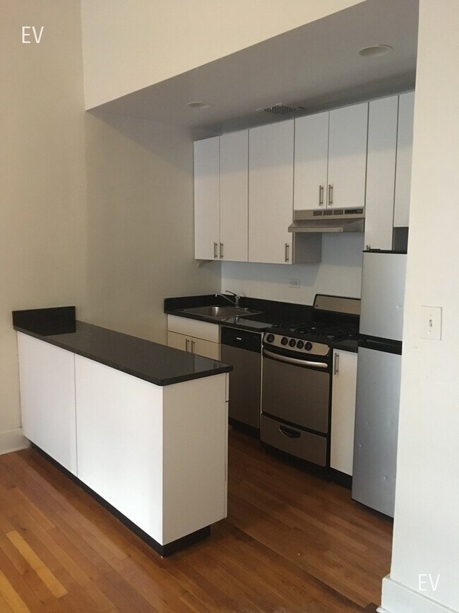 Building Photo - 37 E 65th St