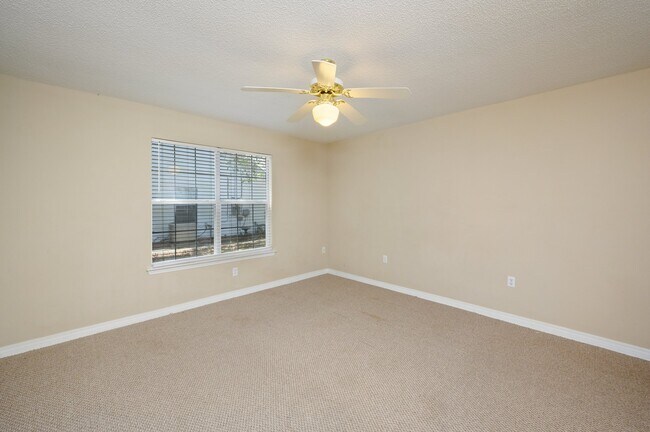 Building Photo - 4863 Kensington Ln
