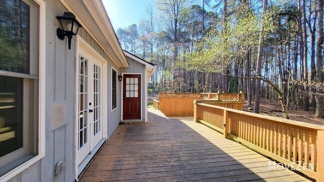 Building Photo - 4711 Highview Pl