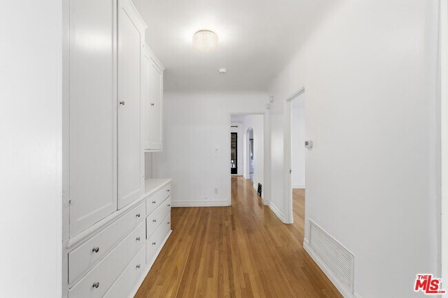 Building Photo - 1307 S Longwood Ave