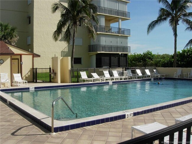 Building Photo - 7410 S Ocean Dr
