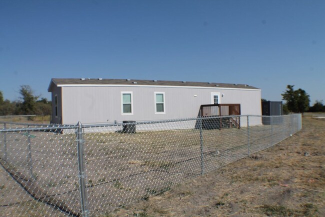 Building Photo - 200 CR 2600