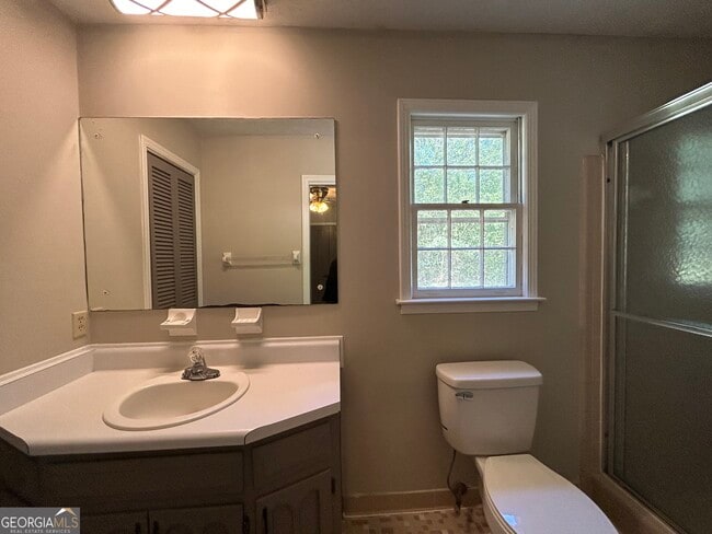 Building Photo - 2000 Forest Dr