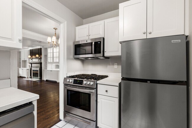 Building Photo - 25 W Elm St