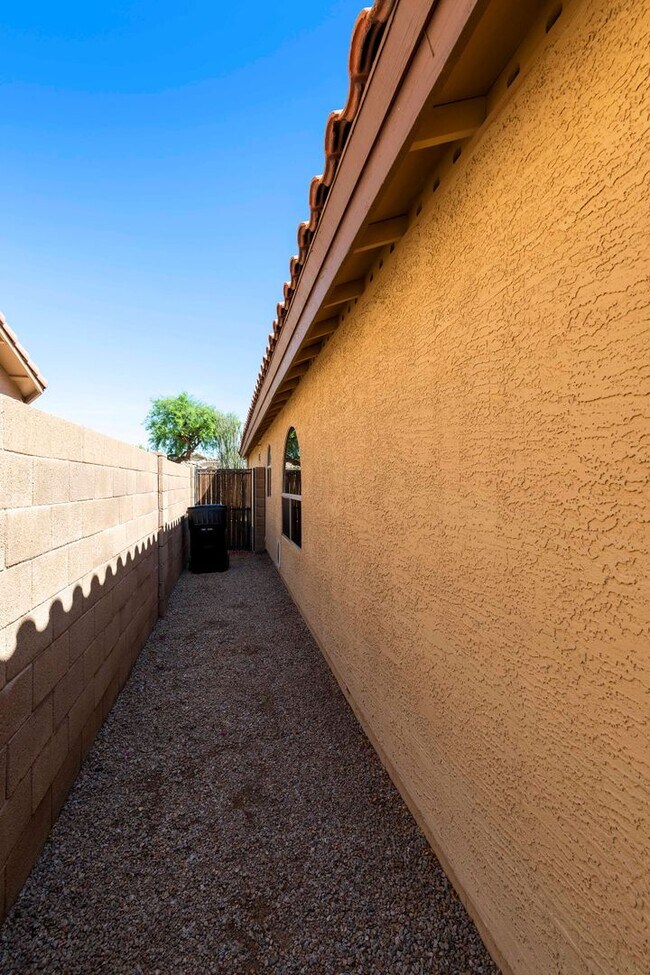 Building Photo - Gorgeous fully furnished home in Gilbert w...