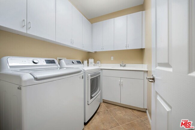 Building Photo - 61 Via Santo Tomas Dr