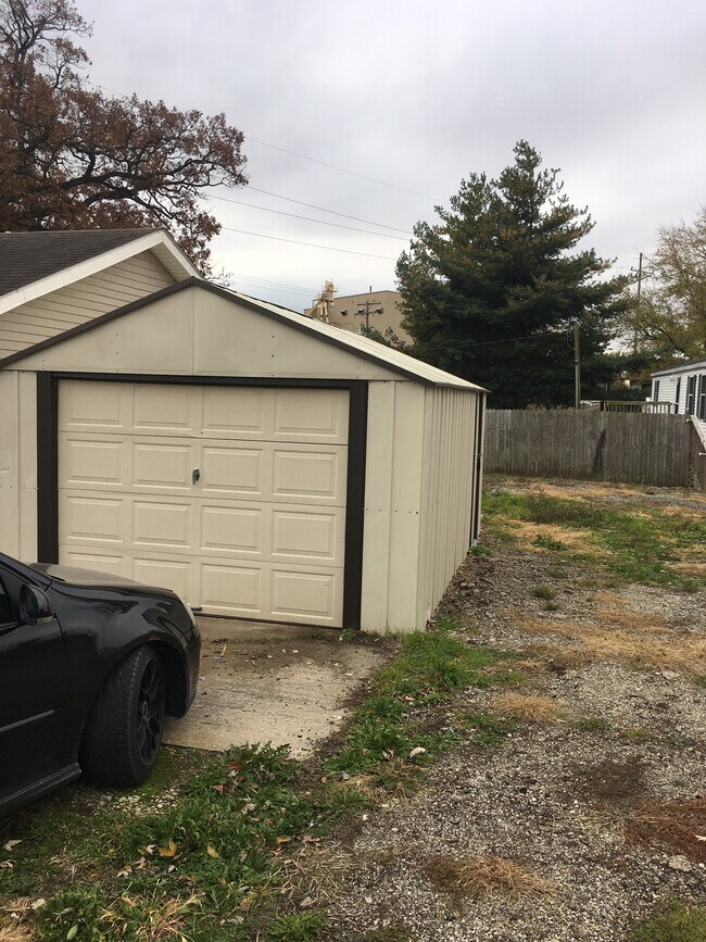 Building Photo - 2072 3468th Rd