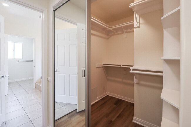 Building Photo - Tarzana 4BR w/downstairs bed + bath, POOL + basketball hoop!