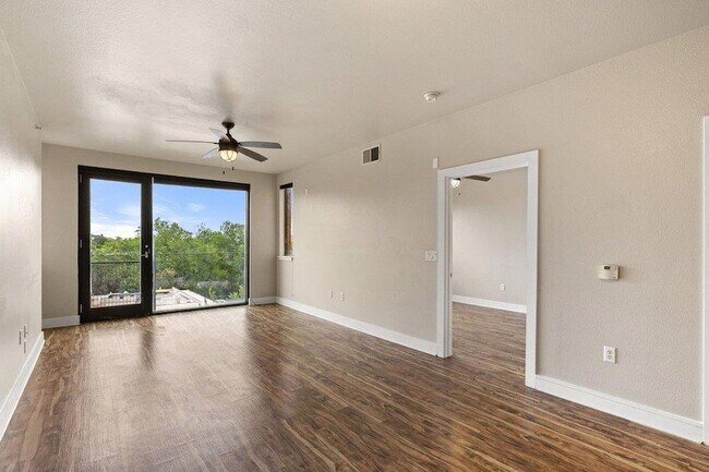 Building Photo - 3016 Guadalupe St